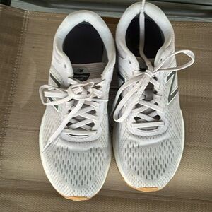 New Balance Women’s Athletic Shoe. Sz 8.5